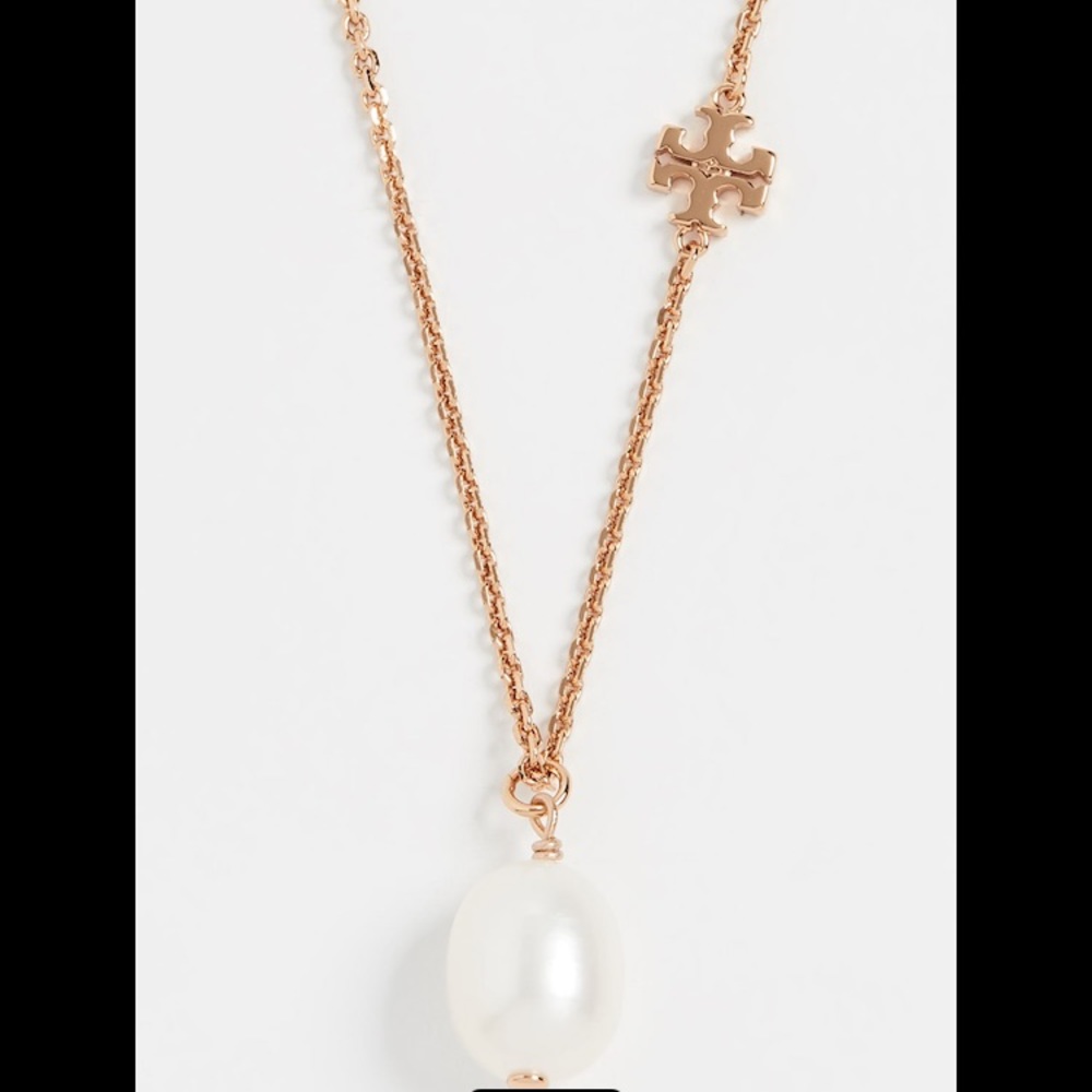 - - NEW TORY BURCH SHORT PEARL NECKLACE